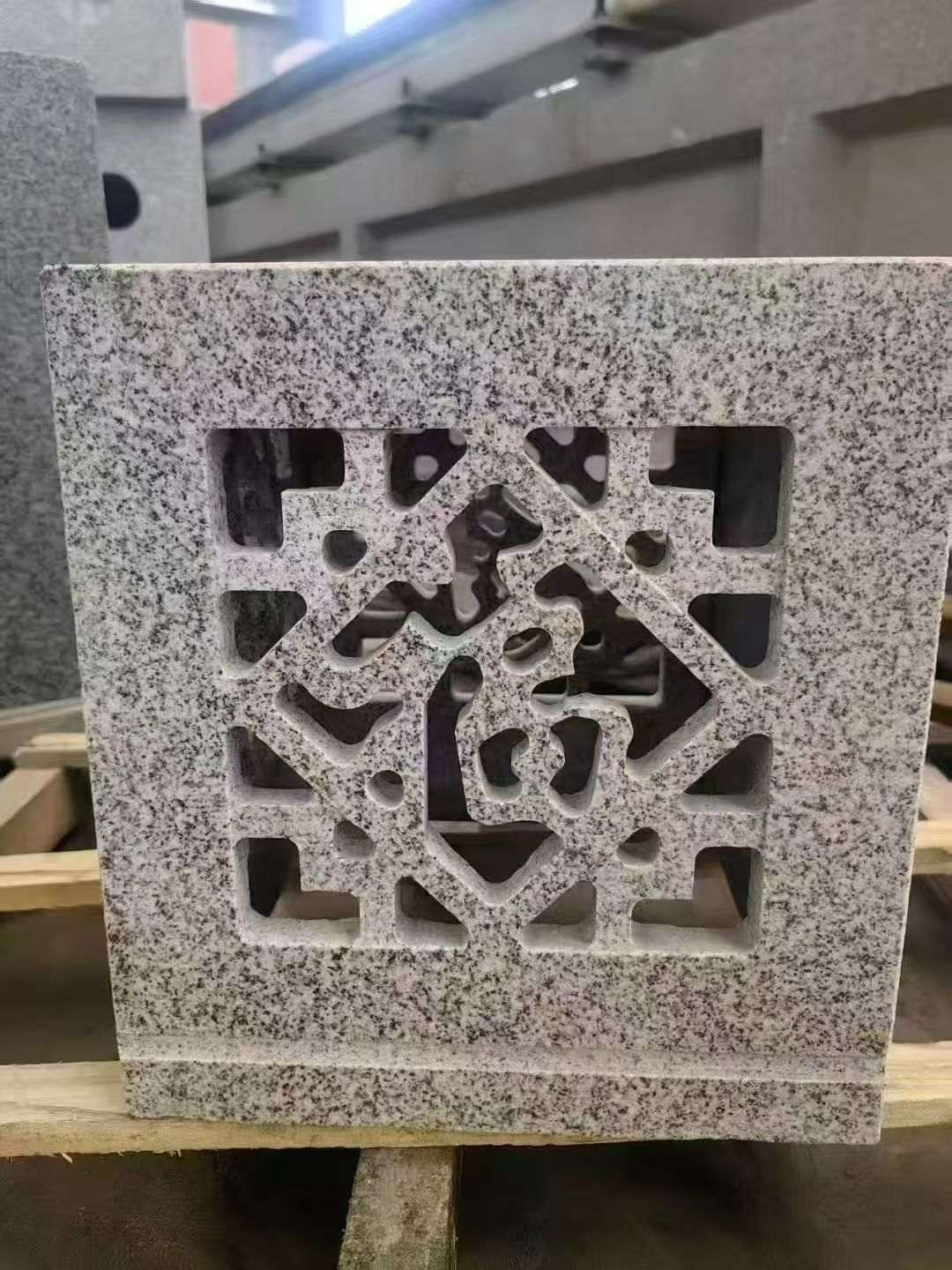 莆田 芝麻白花岗岩镂空雕花灯笼