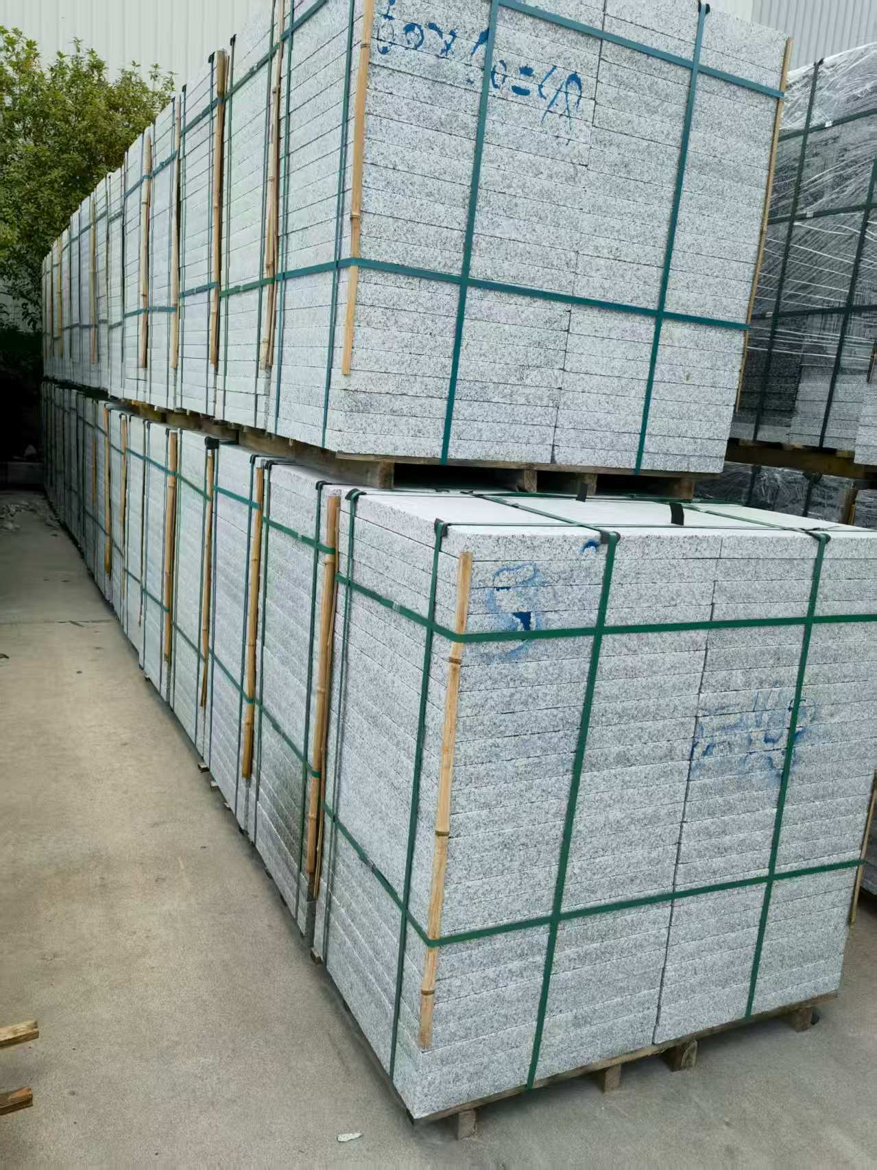 莆田 大花芙蓉白火烧成品，市政园林广场地铺石