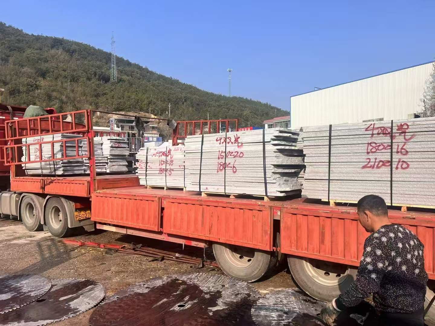 莆田 芝麻灰花岗岩光面毛板出货日常