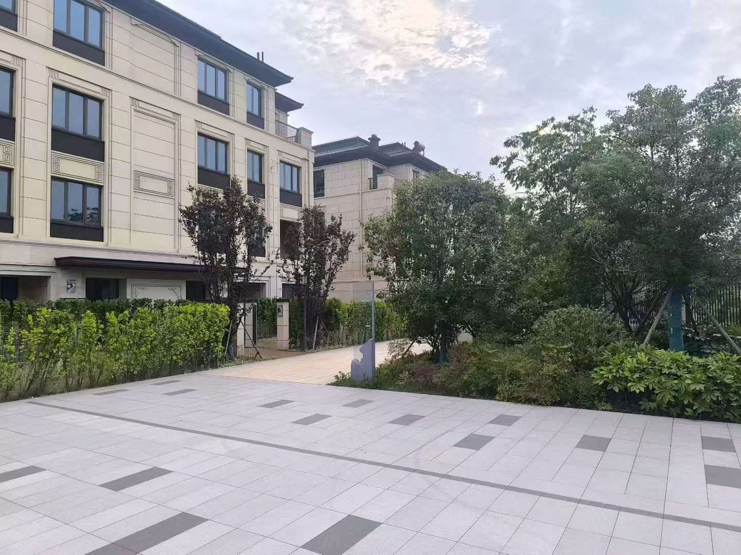 莆田 芝麻白与芝麻白搭配铺装，尺寸1200*600