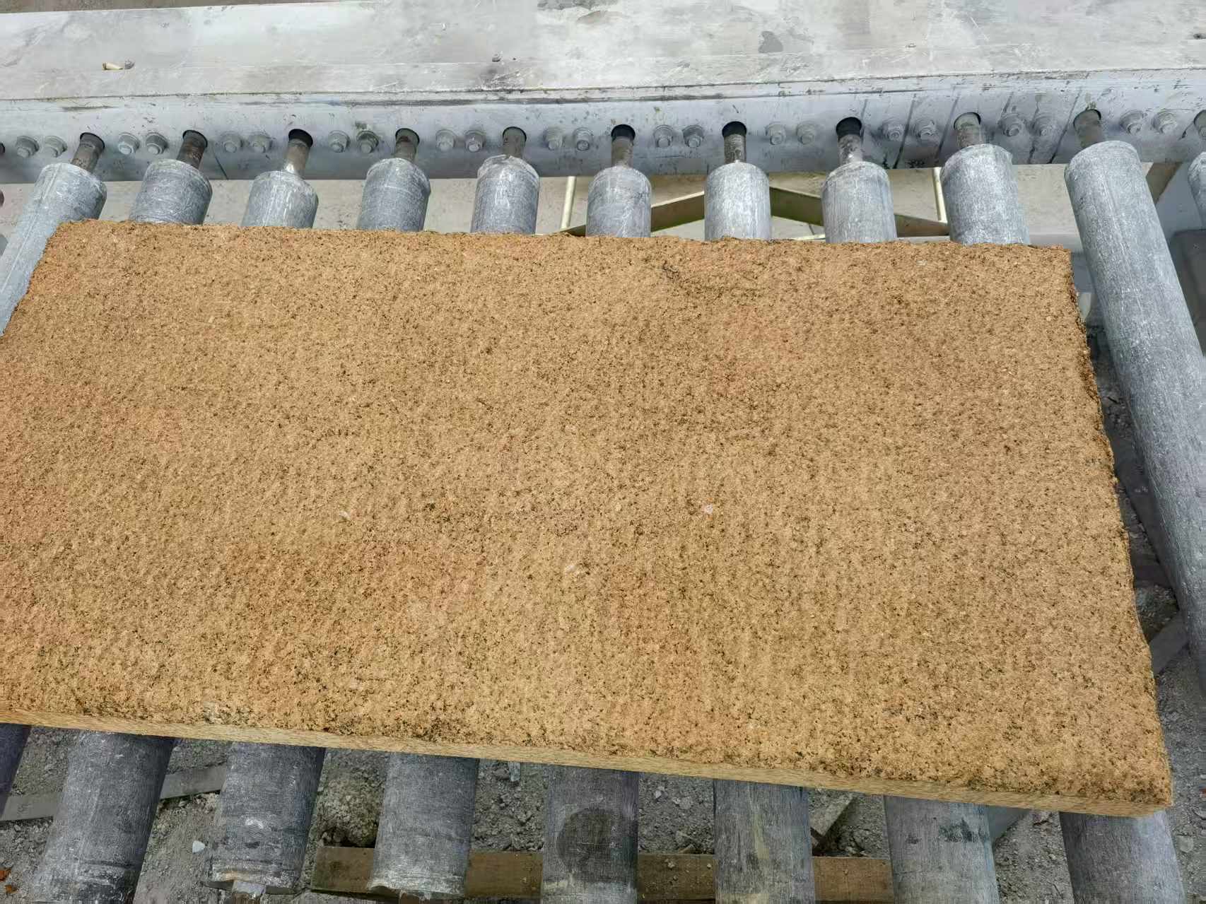 莆田 菠萝面老石板，做旧仿古石，流水线生产加工